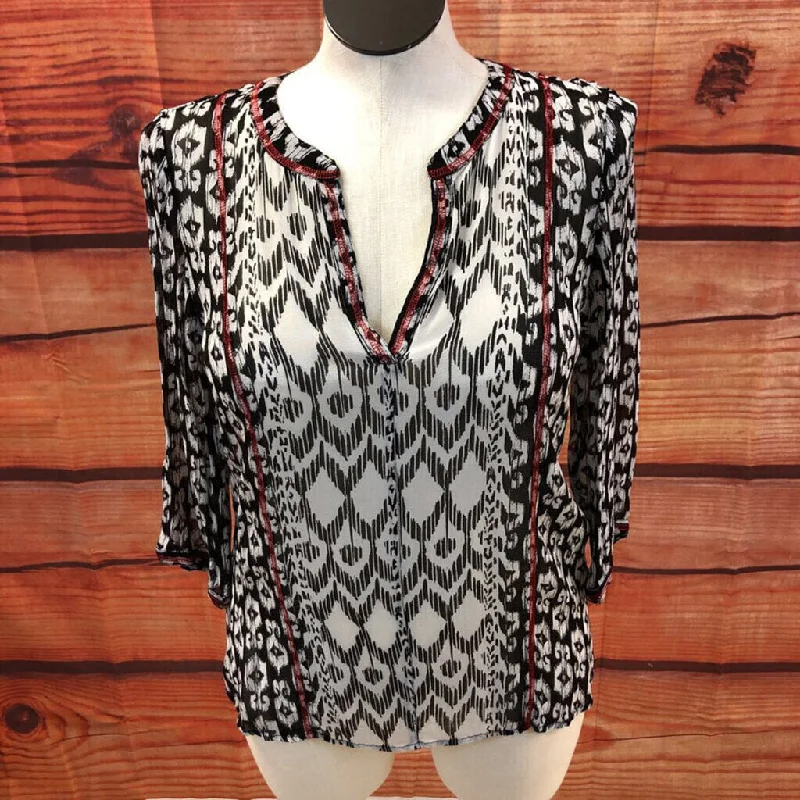 CHICOS BLACK WHITE PATTERNED TUNIC SHIRT SIZE 1 TCC-- Handmade Hand-knitted Hand-woven