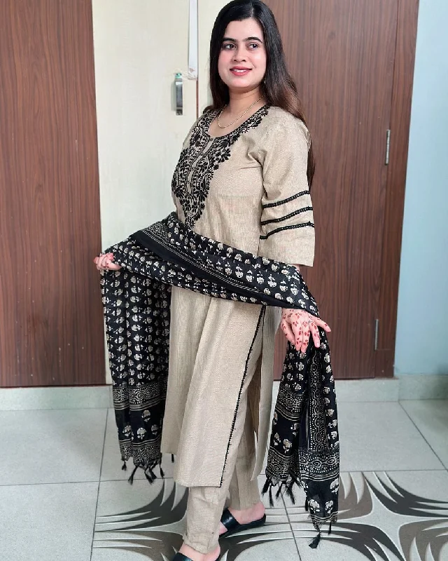 Women's Off-White Cotton Kurta Pant Set With Khadi Silk Dupatta - N For Nari Trendy Printed Leggings