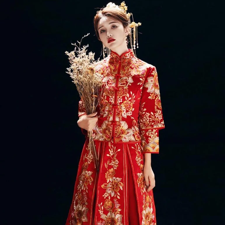 Floral Embroidery Pleated Skirt Traditional Chinese Wedding Suit with Tassels