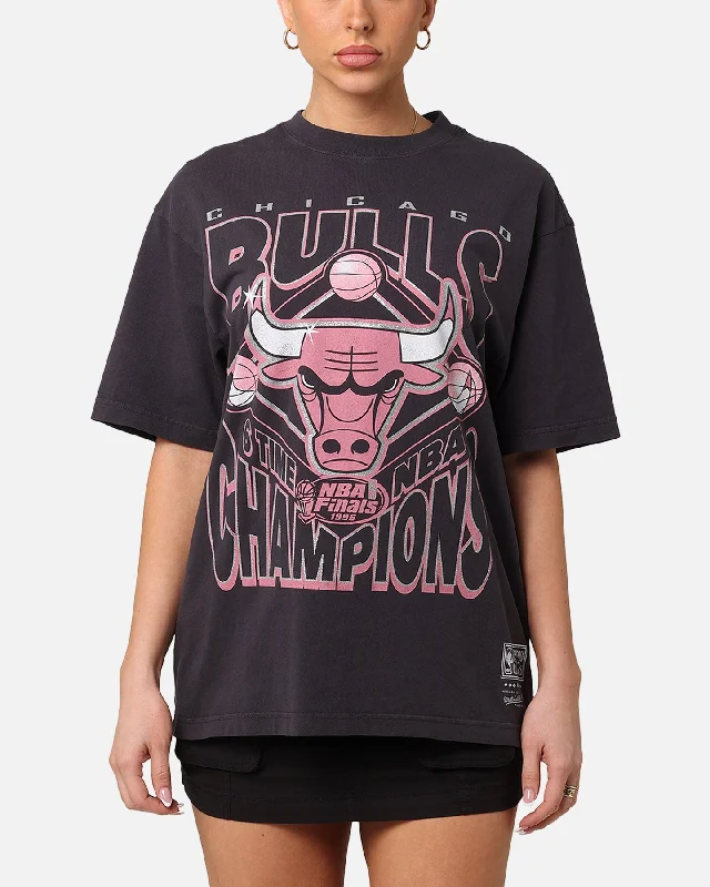 Mitchell & Ness Women's Chicago Bulls NBA Champs Glitter T-Shirt Overdyed Black