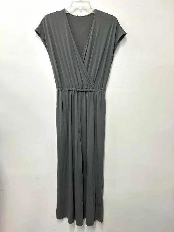 Uniqlo Size S Graphite Jumpsuit Skirted jumpsuit, Elegant, Feminine, Chic